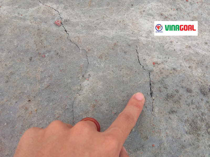 nguyên nhân nền xi măng bị nứt